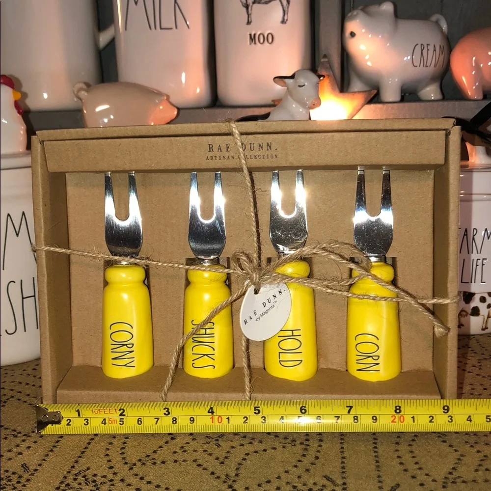 Rae Dunn CORNY SHUCKS HOLD CORN Corn Holder Set of 4 (Yellow)